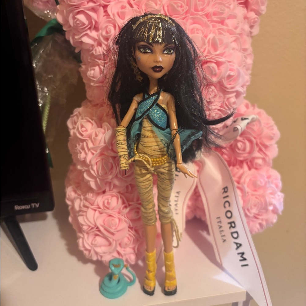 monster high cleo de nile doll first generation with pet